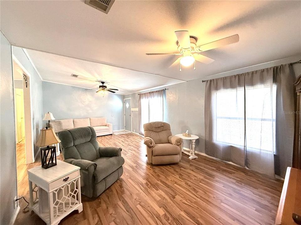 For Sale: $268,500 (3 beds, 3 baths, 1728 Square Feet)