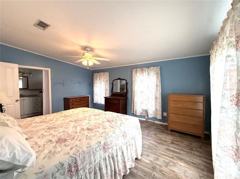 For Sale: $268,500 (3 beds, 3 baths, 1728 Square Feet)