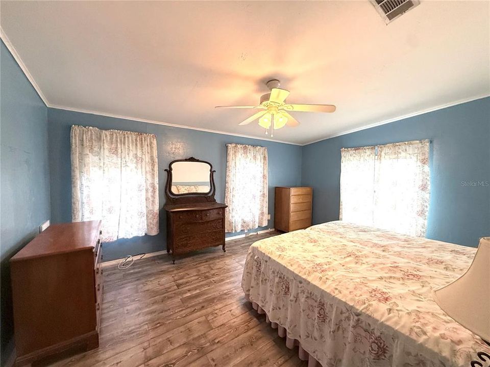 For Sale: $268,500 (3 beds, 3 baths, 1728 Square Feet)