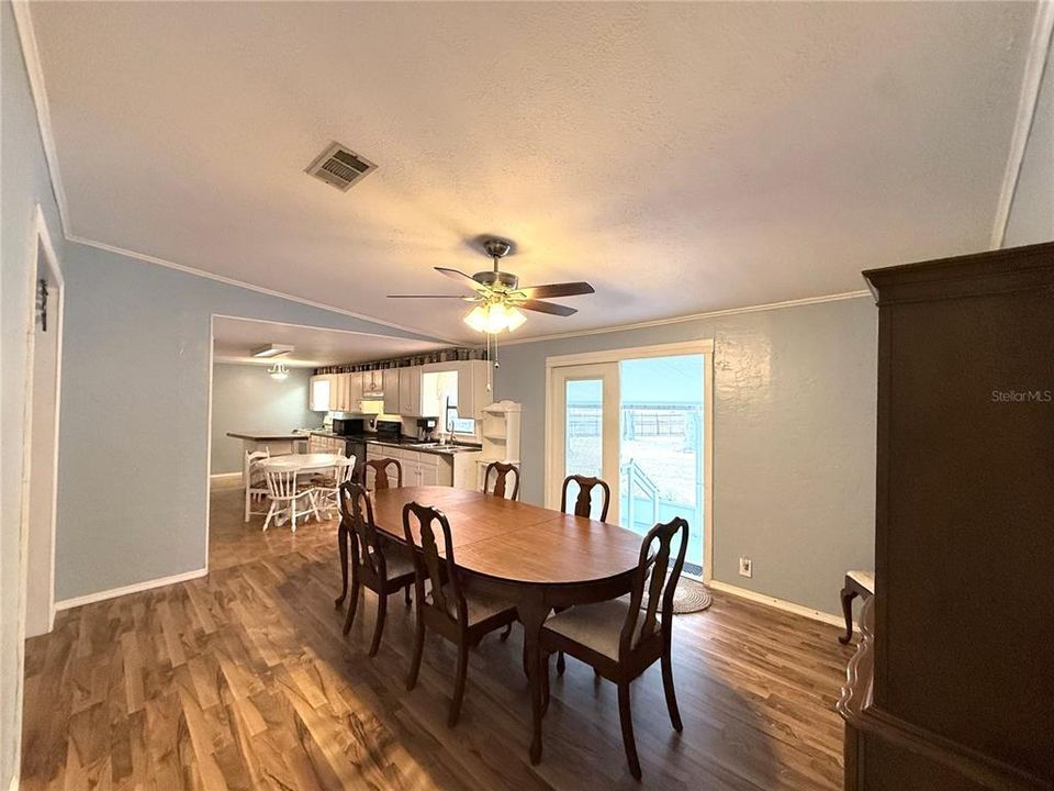 For Sale: $268,500 (3 beds, 3 baths, 1728 Square Feet)