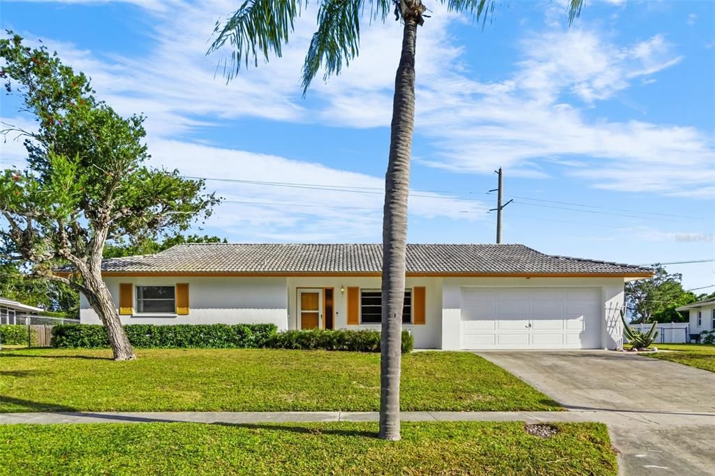 Activo con contrato: $385,000 (3 camas, 2 baños, 1474 Pies cuadrados)