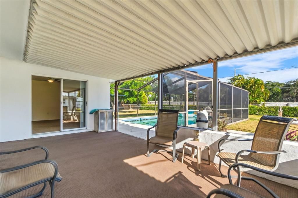 Activo con contrato: $385,000 (3 camas, 2 baños, 1474 Pies cuadrados)