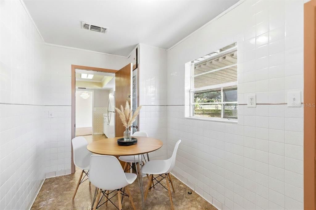 Activo con contrato: $385,000 (3 camas, 2 baños, 1474 Pies cuadrados)