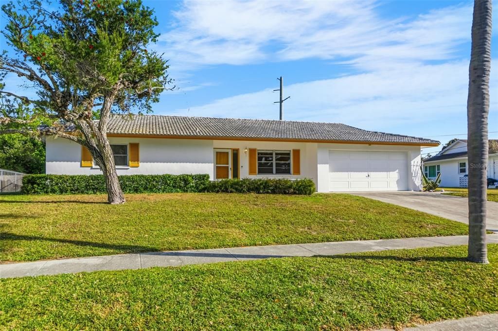 Activo con contrato: $385,000 (3 camas, 2 baños, 1474 Pies cuadrados)