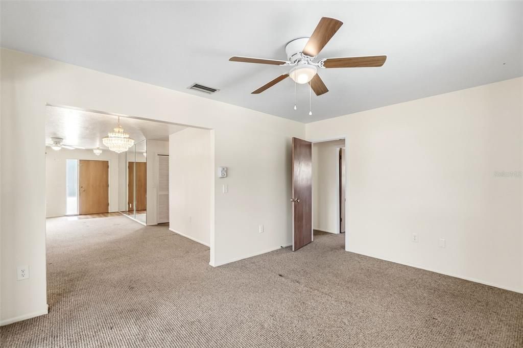 Activo con contrato: $385,000 (3 camas, 2 baños, 1474 Pies cuadrados)