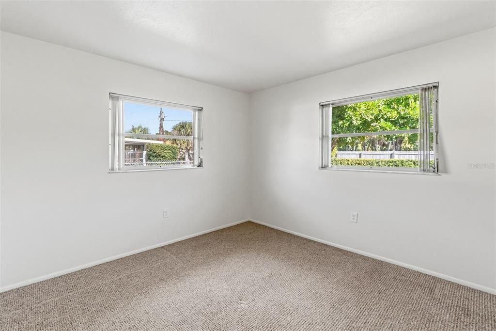 Activo con contrato: $385,000 (3 camas, 2 baños, 1474 Pies cuadrados)