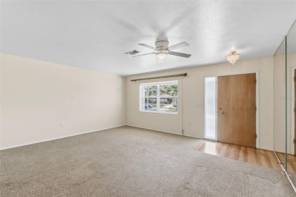 Activo con contrato: $385,000 (3 camas, 2 baños, 1474 Pies cuadrados)