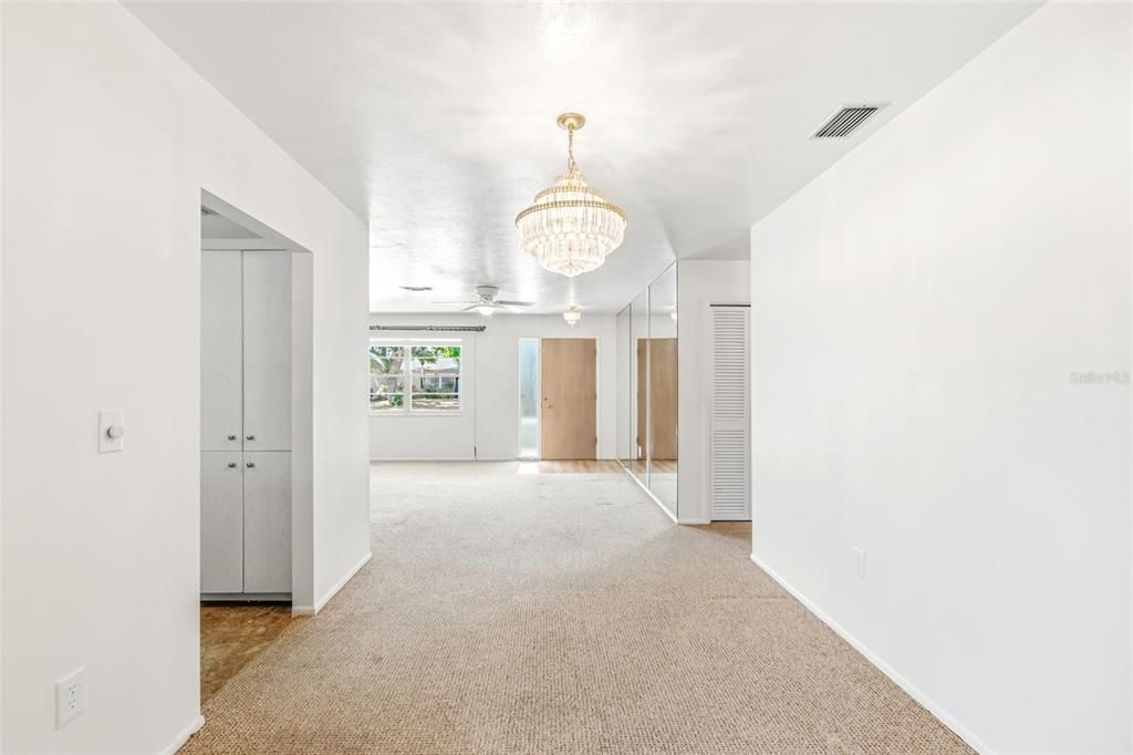 Activo con contrato: $385,000 (3 camas, 2 baños, 1474 Pies cuadrados)