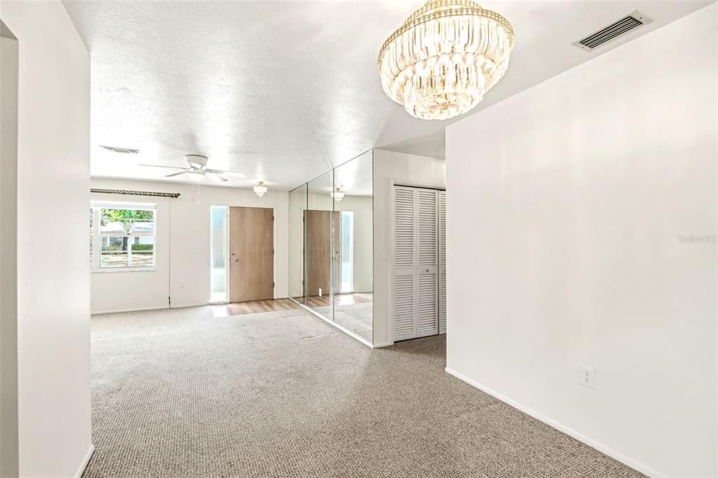 Activo con contrato: $385,000 (3 camas, 2 baños, 1474 Pies cuadrados)