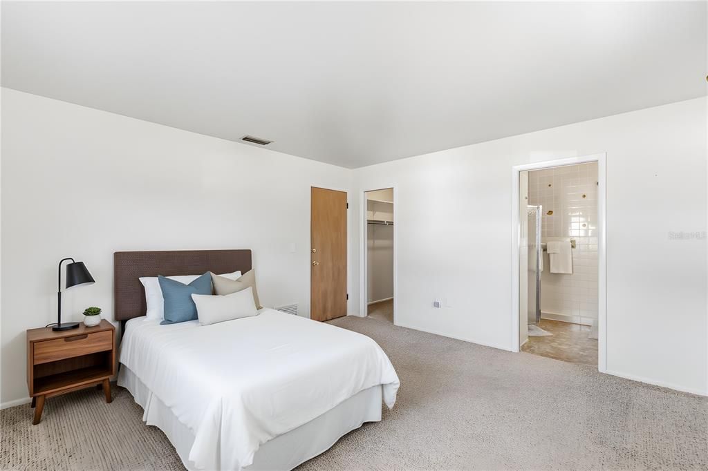 Activo con contrato: $385,000 (3 camas, 2 baños, 1474 Pies cuadrados)