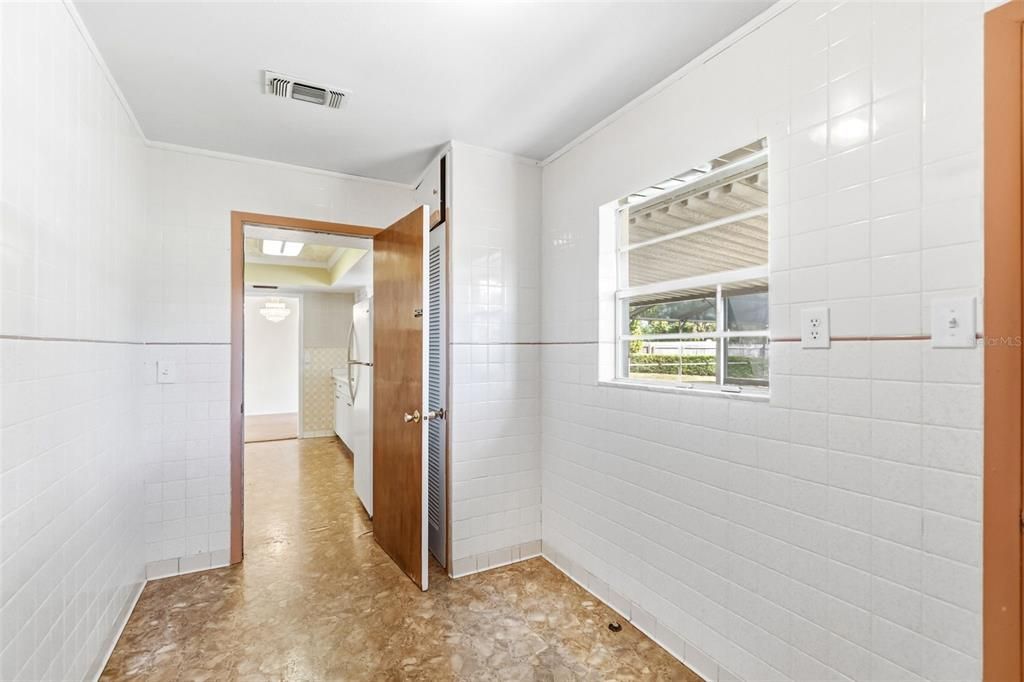 Activo con contrato: $385,000 (3 camas, 2 baños, 1474 Pies cuadrados)