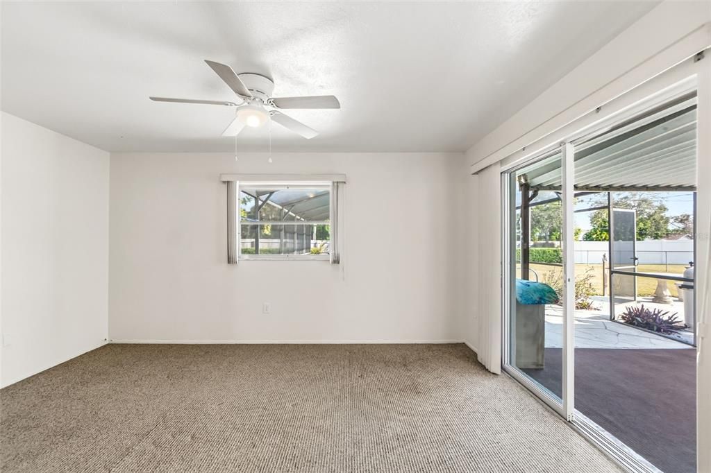 Activo con contrato: $385,000 (3 camas, 2 baños, 1474 Pies cuadrados)