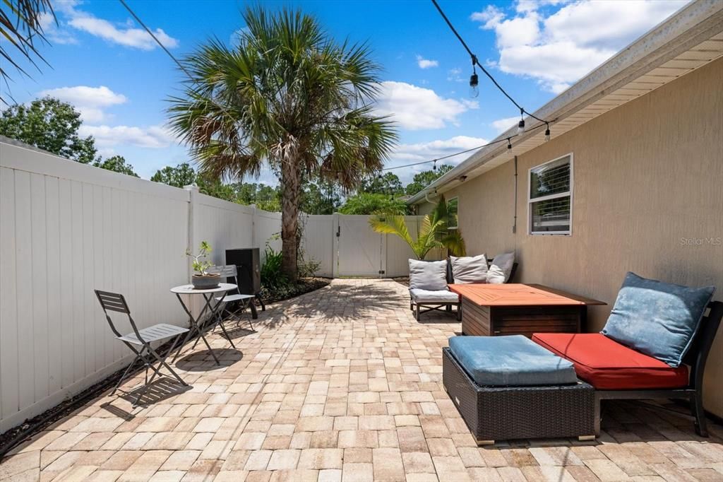 待售: $350,000 (4 贝兹, 2 浴室, 1958 平方英尺)