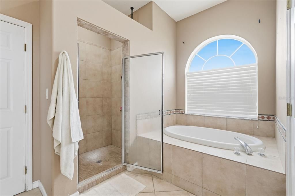 For Sale: $359,900 (5 beds, 3 baths, 2782 Square Feet)