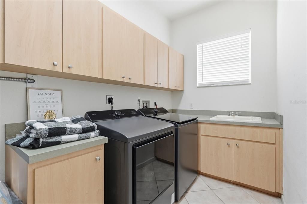 For Sale: $359,900 (5 beds, 3 baths, 2782 Square Feet)