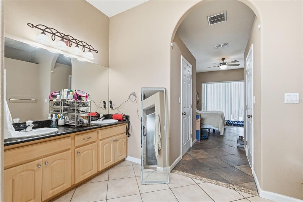 For Sale: $359,900 (5 beds, 3 baths, 2782 Square Feet)