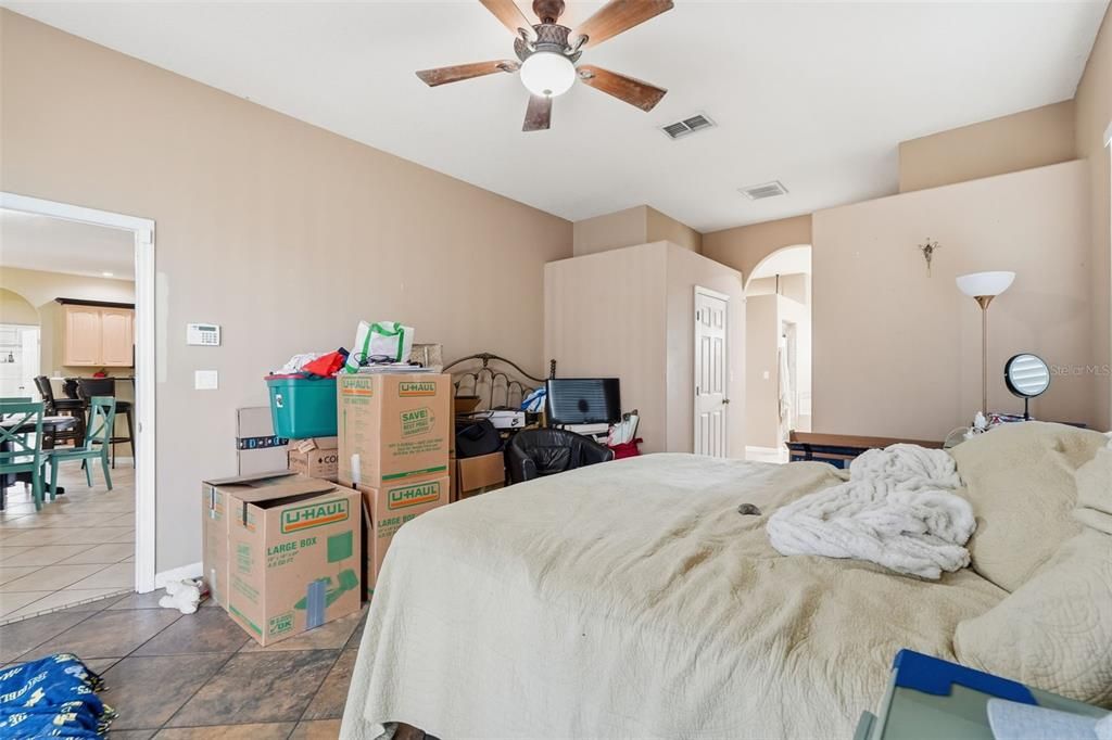 For Sale: $359,900 (5 beds, 3 baths, 2782 Square Feet)