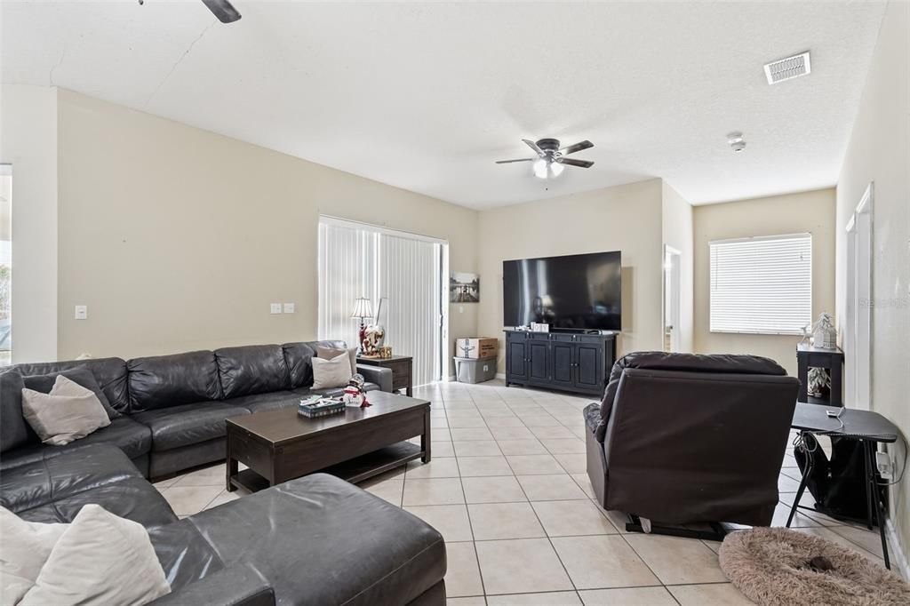 For Sale: $359,900 (5 beds, 3 baths, 2782 Square Feet)