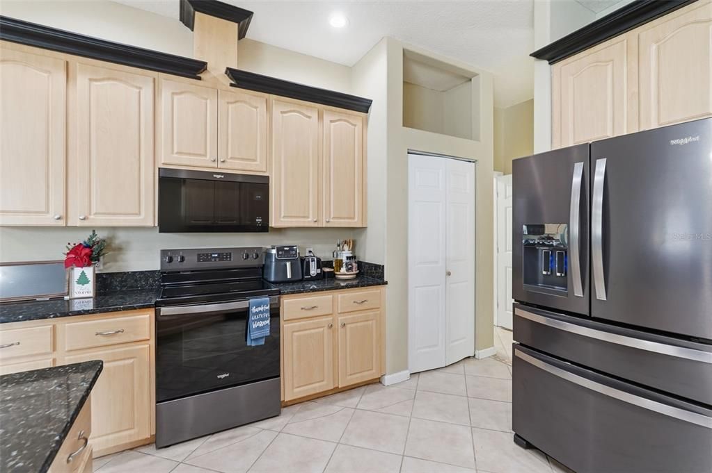 For Sale: $359,900 (5 beds, 3 baths, 2782 Square Feet)