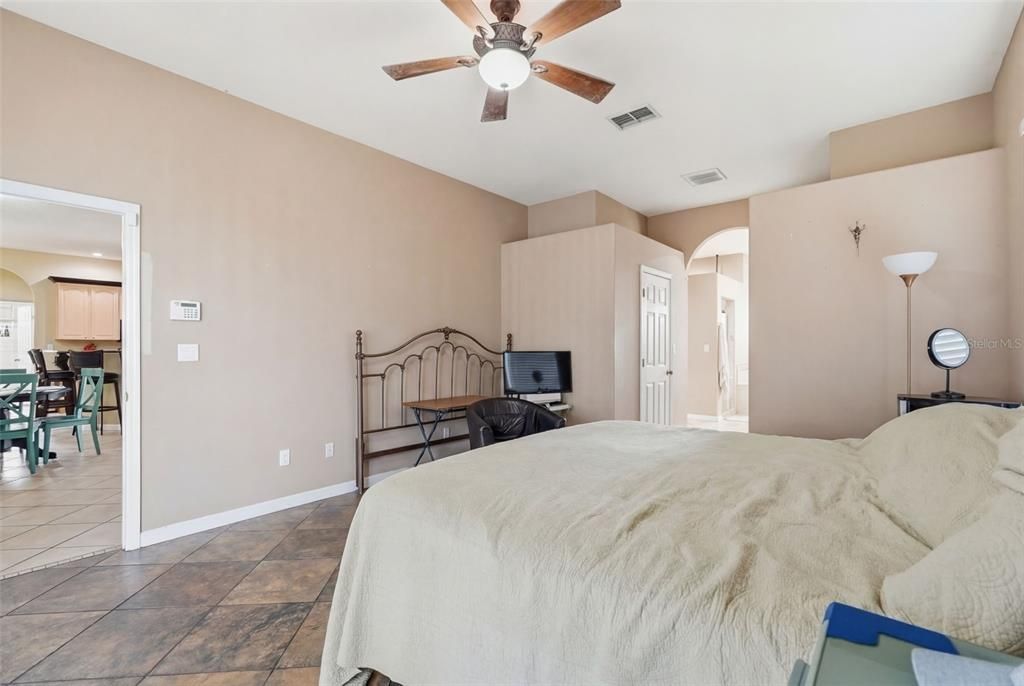 For Sale: $359,900 (5 beds, 3 baths, 2782 Square Feet)