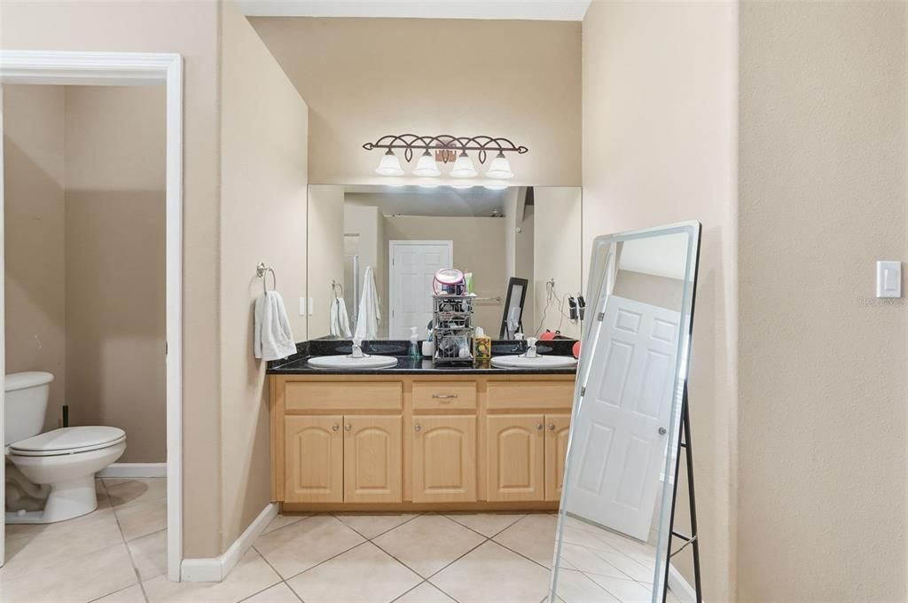 For Sale: $359,900 (5 beds, 3 baths, 2782 Square Feet)