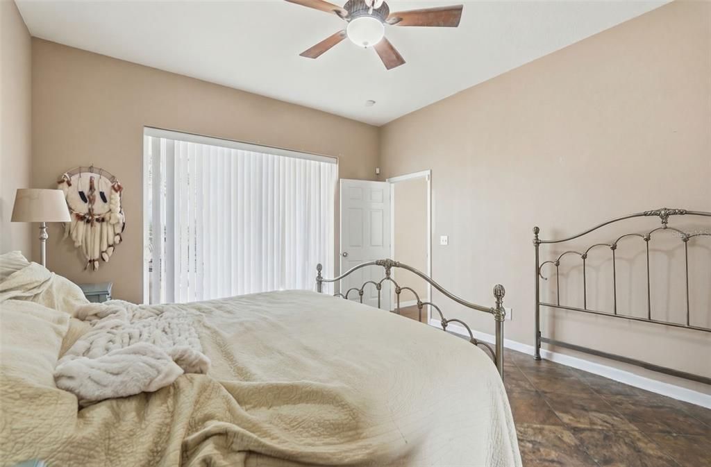 For Sale: $359,900 (5 beds, 3 baths, 2782 Square Feet)