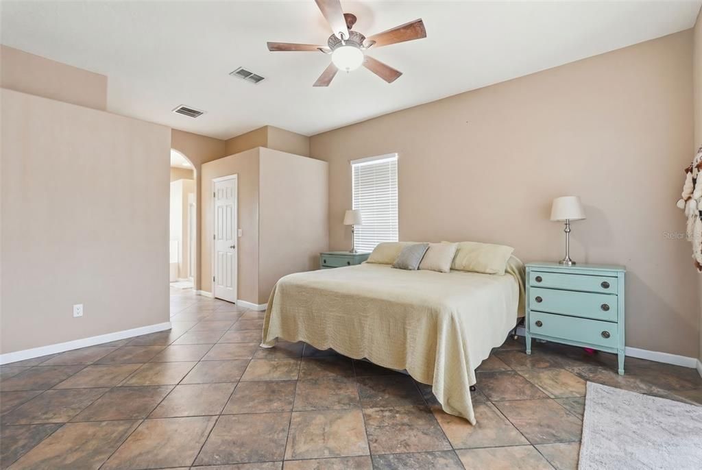 For Sale: $359,900 (5 beds, 3 baths, 2782 Square Feet)