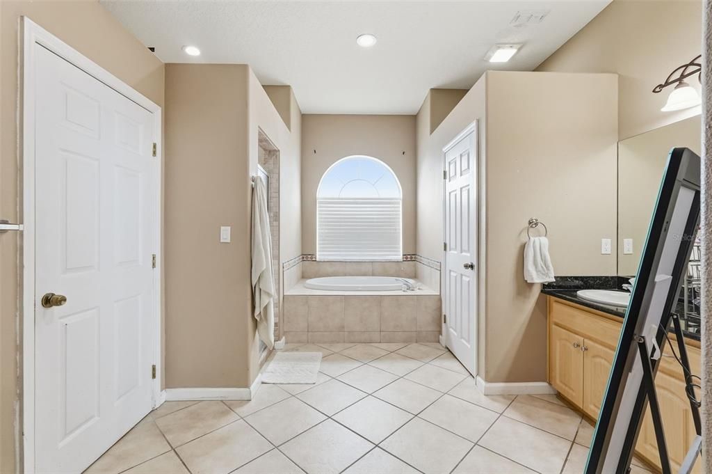 For Sale: $359,900 (5 beds, 3 baths, 2782 Square Feet)