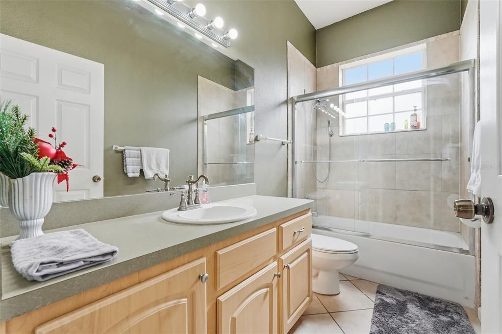 For Sale: $359,900 (5 beds, 3 baths, 2782 Square Feet)