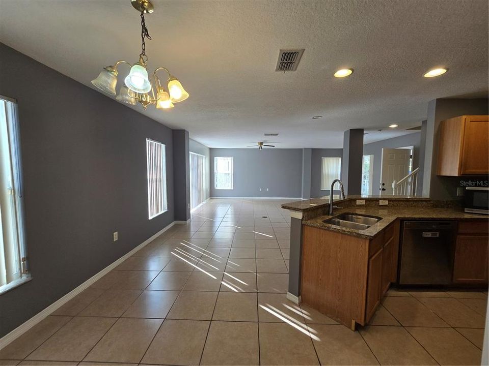 For Rent: $2,750 (4 beds, 2 baths, 2141 Square Feet)