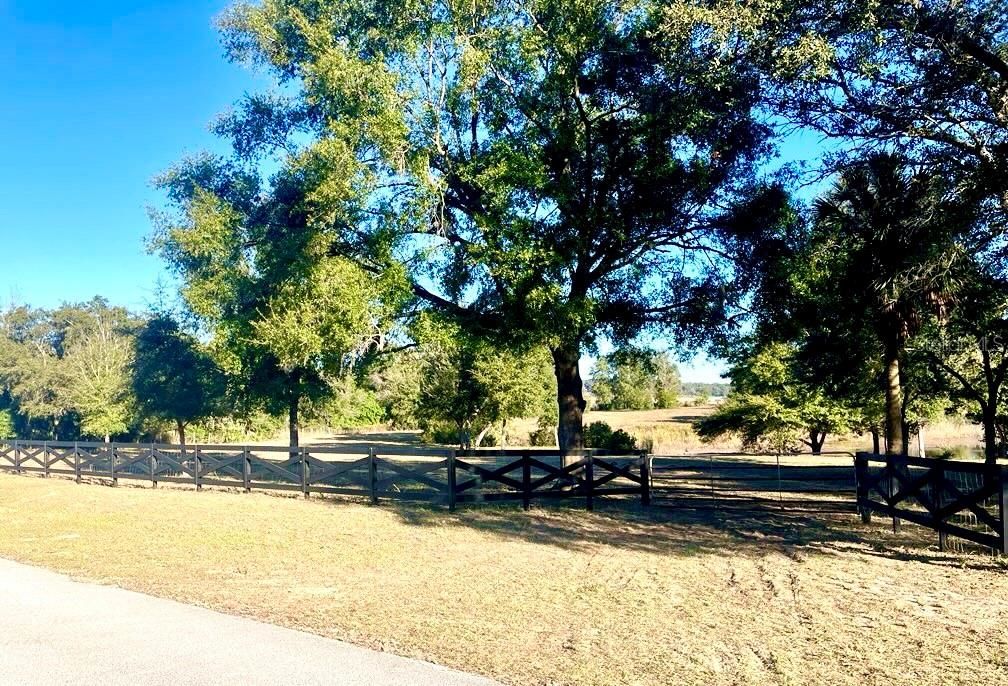 На продажу: $589,950 (7.15 acres)