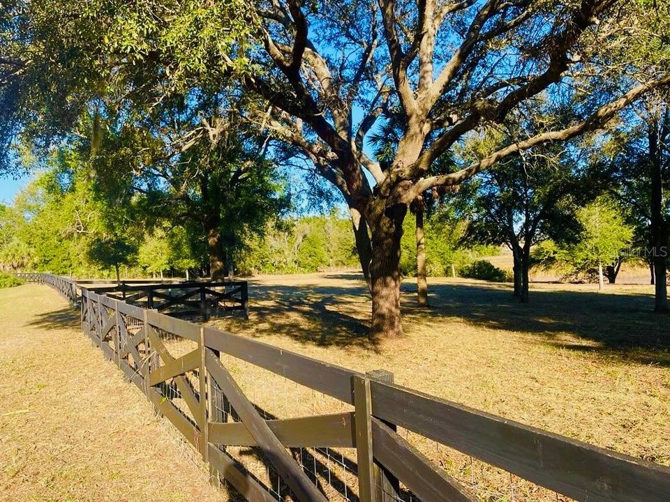 На продажу: $589,950 (7.15 acres)