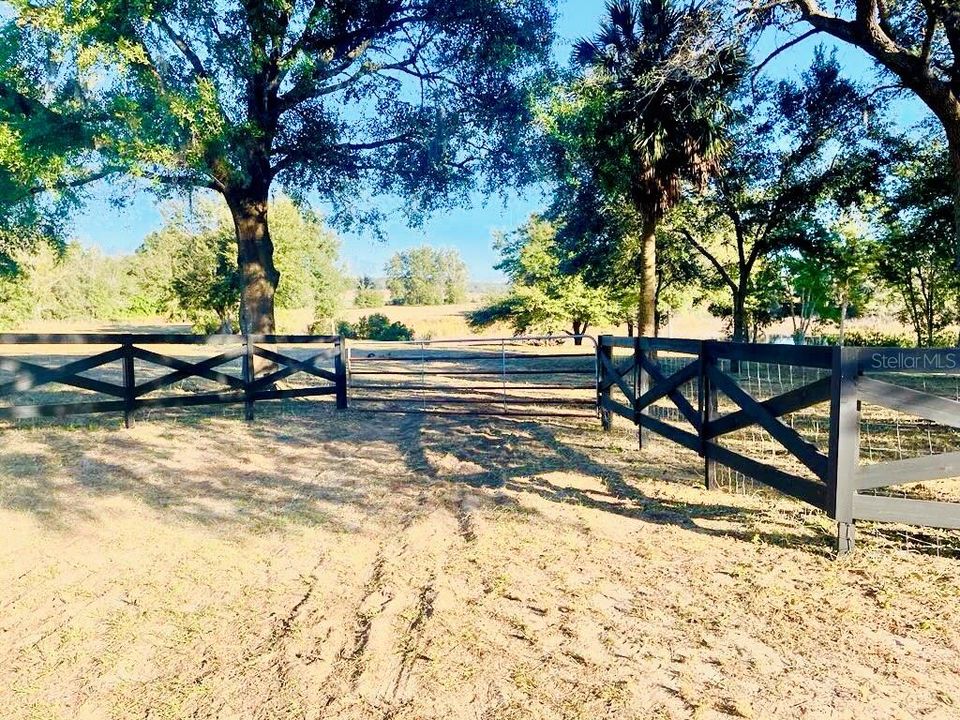 На продажу: $589,950 (7.15 acres)