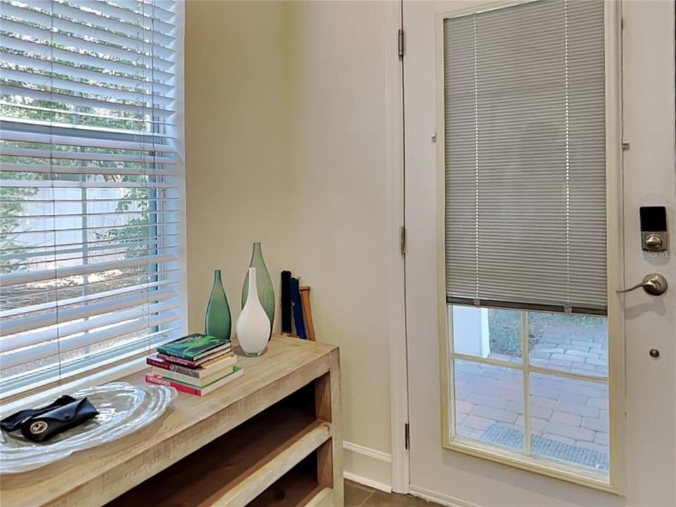 出租: $3,145 (3 贝兹, 2 浴室, 1674 平方英尺)