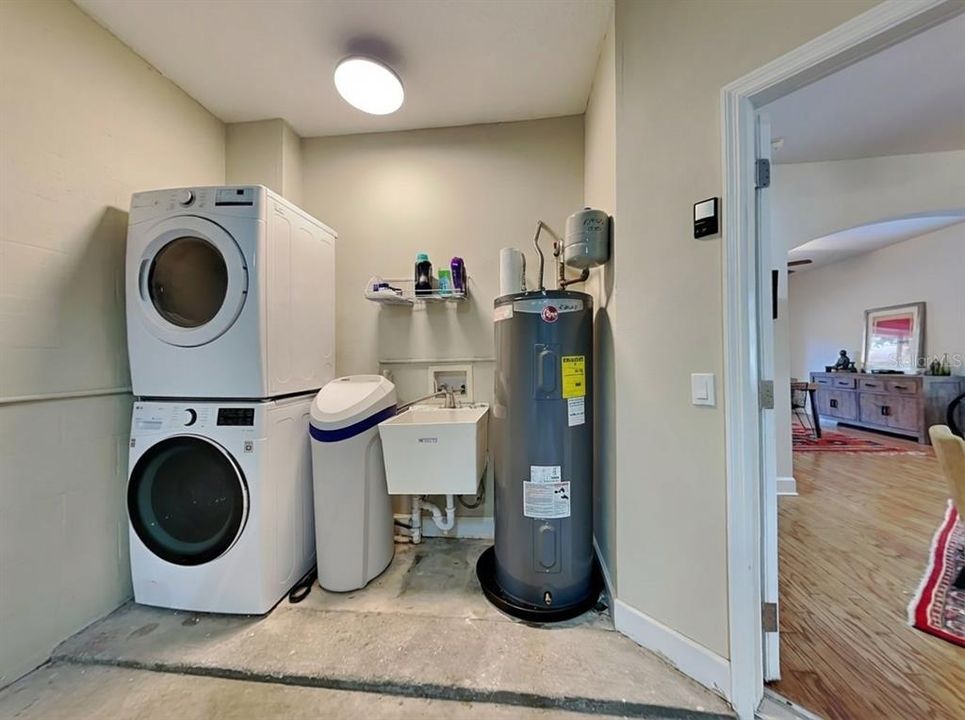 出租: $3,145 (3 贝兹, 2 浴室, 1674 平方英尺)