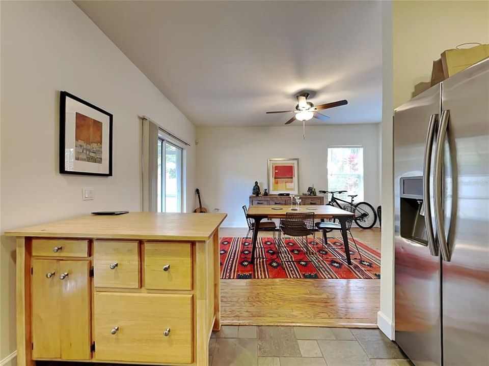 出租: $3,145 (3 贝兹, 2 浴室, 1674 平方英尺)