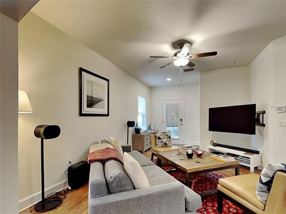 出租: $3,145 (3 贝兹, 2 浴室, 1674 平方英尺)