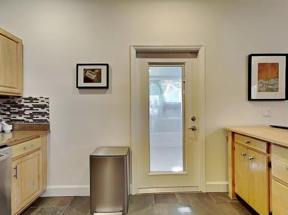 出租: $3,145 (3 贝兹, 2 浴室, 1674 平方英尺)