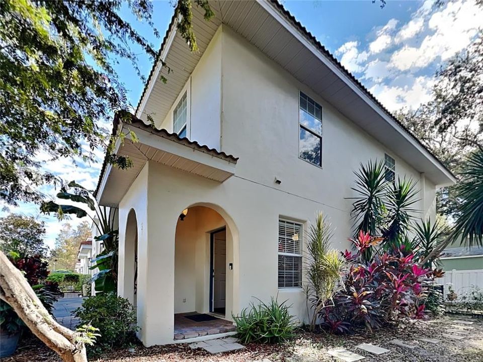 出租: $3,145 (3 贝兹, 2 浴室, 1674 平方英尺)