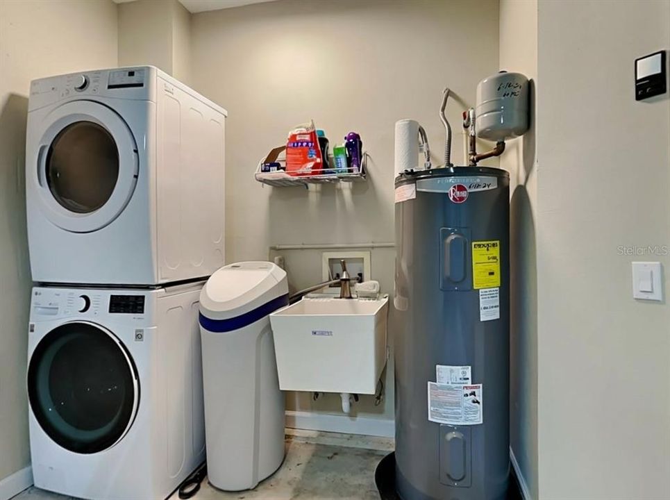 出租: $3,145 (3 贝兹, 2 浴室, 1674 平方英尺)