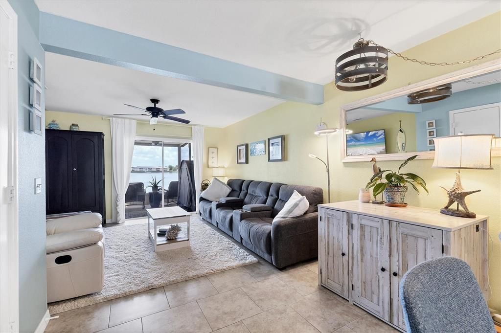 En Venta: $199,500 (2 camas, 2 baños, 1078 Pies cuadrados)