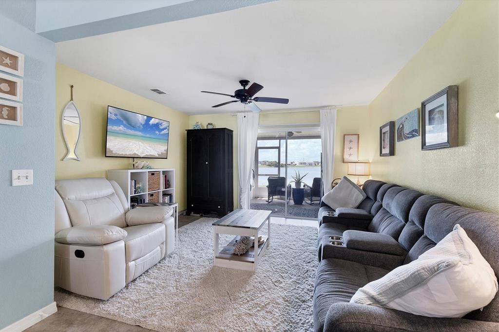 En Venta: $199,500 (2 camas, 2 baños, 1078 Pies cuadrados)