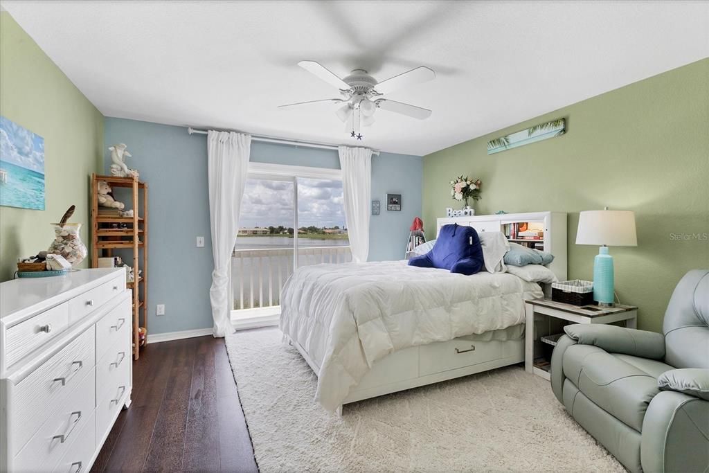 En Venta: $199,500 (2 camas, 2 baños, 1078 Pies cuadrados)