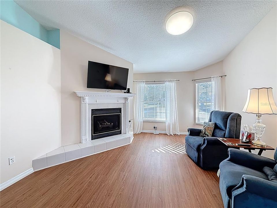 En Venta: $269,000 (3 camas, 2 baños, 1528 Pies cuadrados)