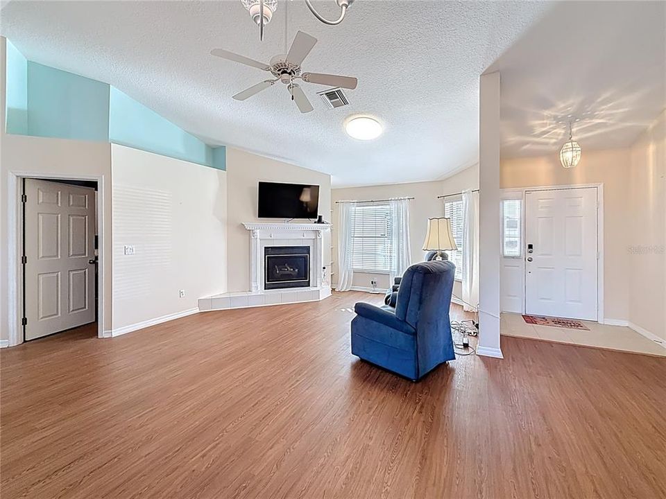 En Venta: $269,000 (3 camas, 2 baños, 1528 Pies cuadrados)