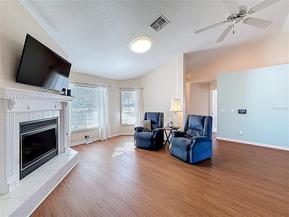 En Venta: $269,000 (3 camas, 2 baños, 1528 Pies cuadrados)