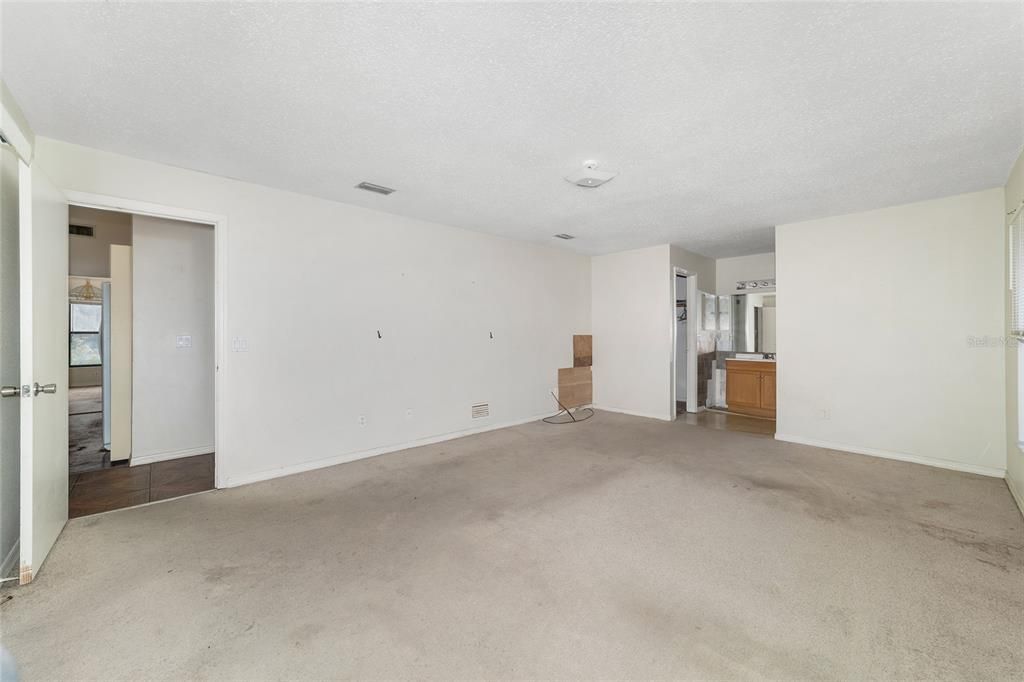 待售: $235,000 (3 贝兹, 2 浴室, 1567 平方英尺)