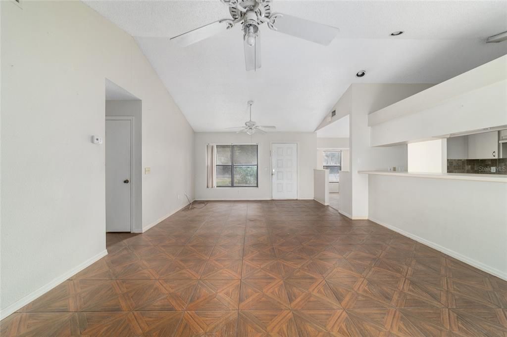 待售: $235,000 (3 贝兹, 2 浴室, 1567 平方英尺)