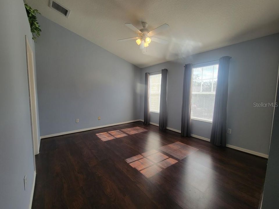 For Rent: $1,650 (2 beds, 1 baths, 1140 Square Feet)