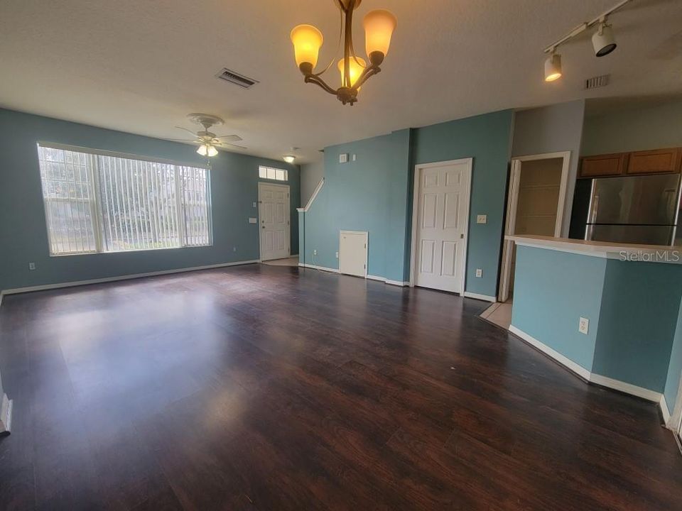 For Rent: $1,650 (2 beds, 1 baths, 1140 Square Feet)